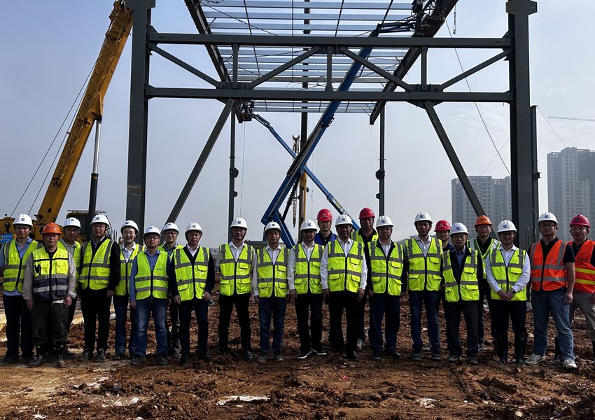 柳州市中源液压业务新工厂规划建设项目完成首个钢结构主梁吊装