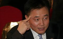 黄光裕再出山：从零卖教父到守业导师的跨界转身