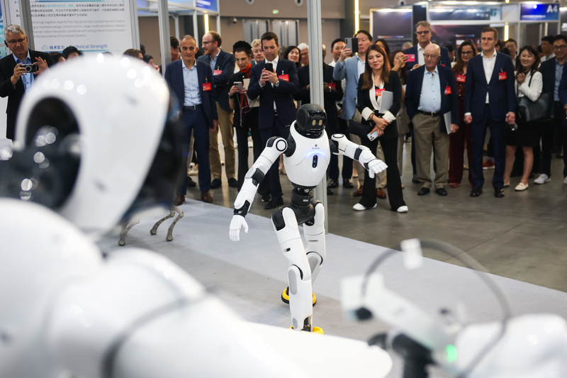 英国首相今起拜访上海：外滩钟声准时鸣响，期待下其中英黄金时代 ...