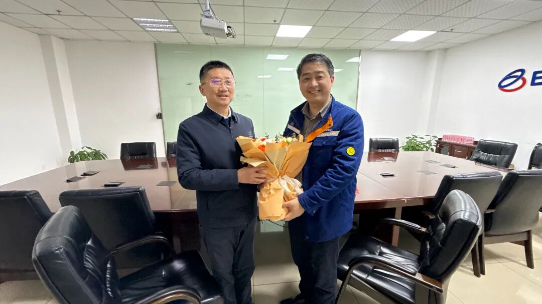 重庆市万盛经开区带领陈鹏一行赴博奥镁铝座谈调换