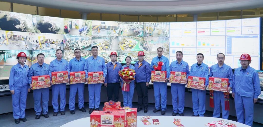 太钢团体慰问央企榜样“手撕钢”翻新研发团队