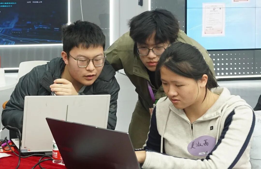 清华“无问锡东 3.0”实践支队走进沐曦股分 感触国产磅礴“芯”能源 ...