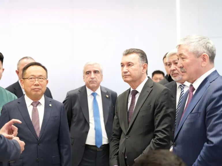 吉尔吉斯斯坦与塔吉克斯坦两国总理独特查考军信股分比什凯克项目 ...