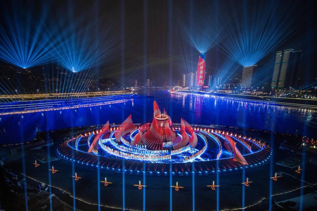 7天极速响应 ！“四川造”中庞大无人机点亮总台春晚夜空