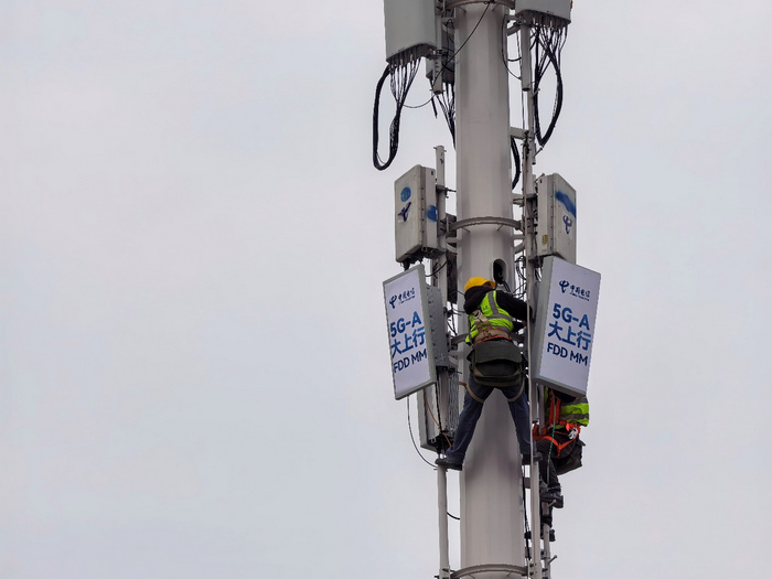 安徽电信携手华为打造5G-A x AI大上行样板，助力合肥骆岗花园庞大无人机灯光秀出色呈 ...