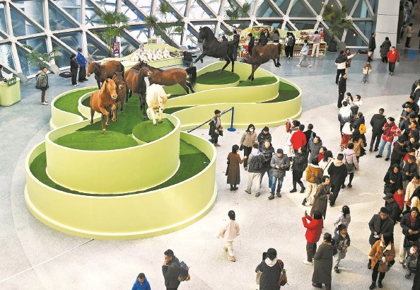 申城新春科普导览“人机大战”：一场暖与智的双向奔赴