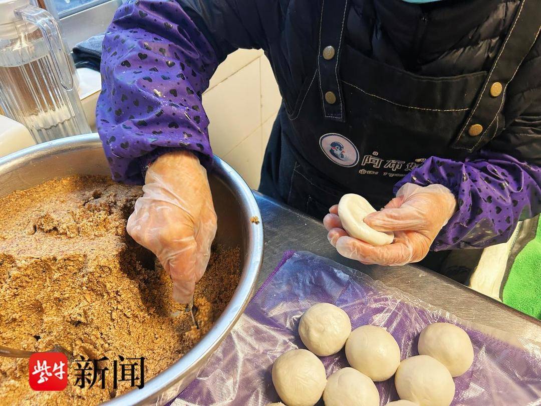 格式汤圆唱主角 连云港元宵市场年味浓销售旺