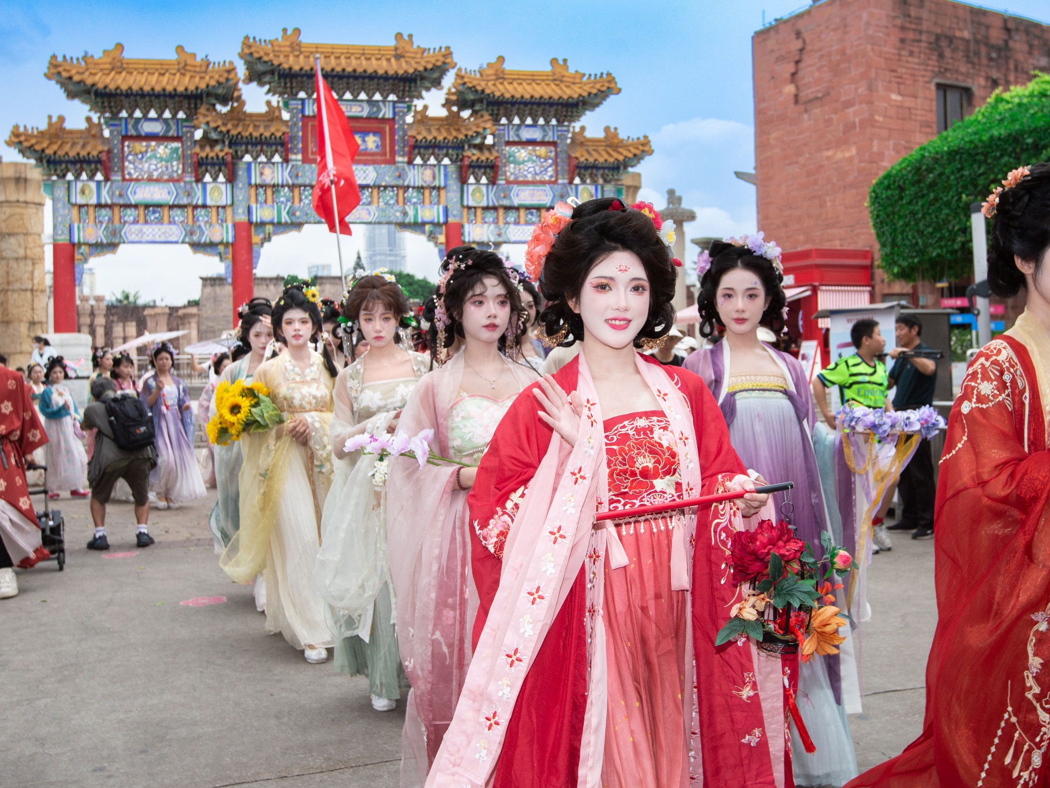 深圳清明假日揽客321.6万人次，高本质旅店预订热度同比增190% ...