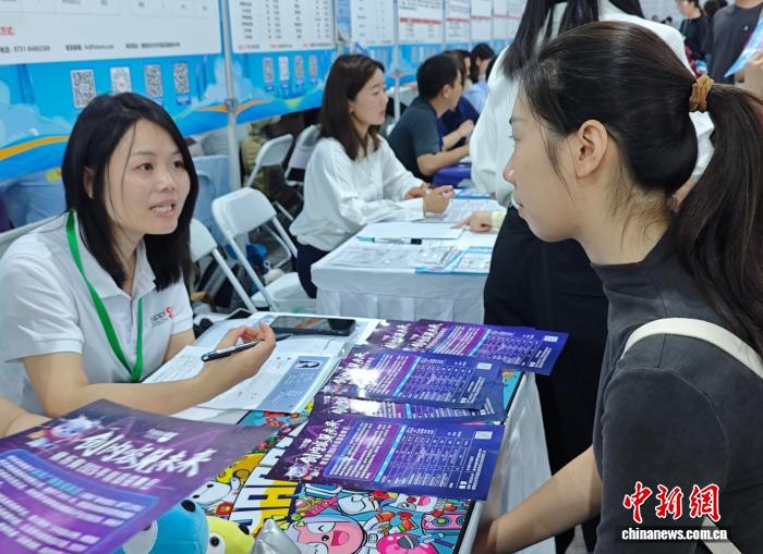 背着双肩包就可以来 湖南携8807个岗亭赴粤假意揽才