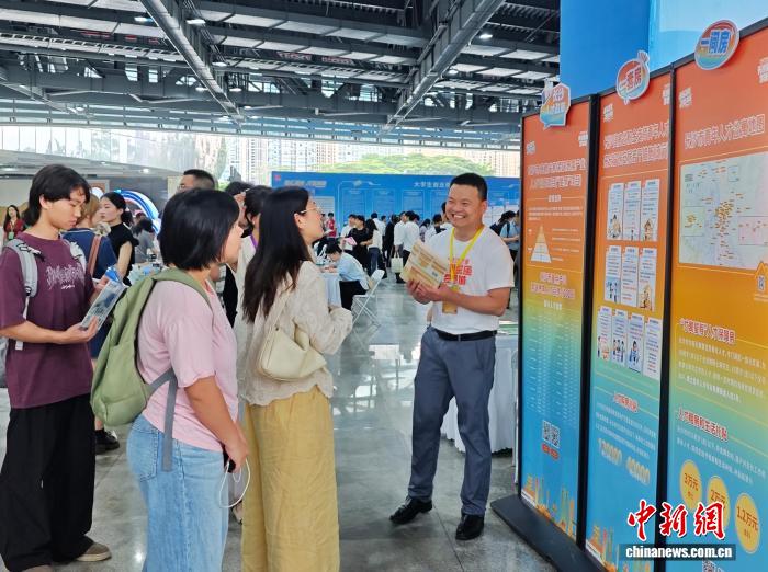 背着双肩包就可以来 湖南携8807个岗亭赴粤假意揽才