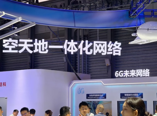MWC上海观看｜AI大水下，通信行业个人寻找下一张船票
