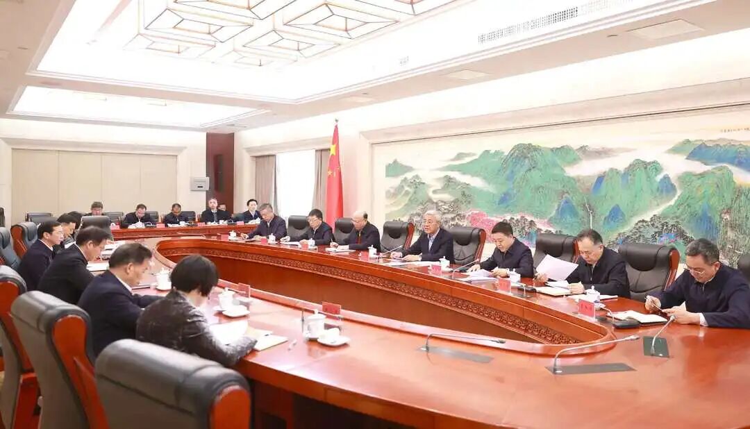 尹弘主持省委表面学习中心组个人学习