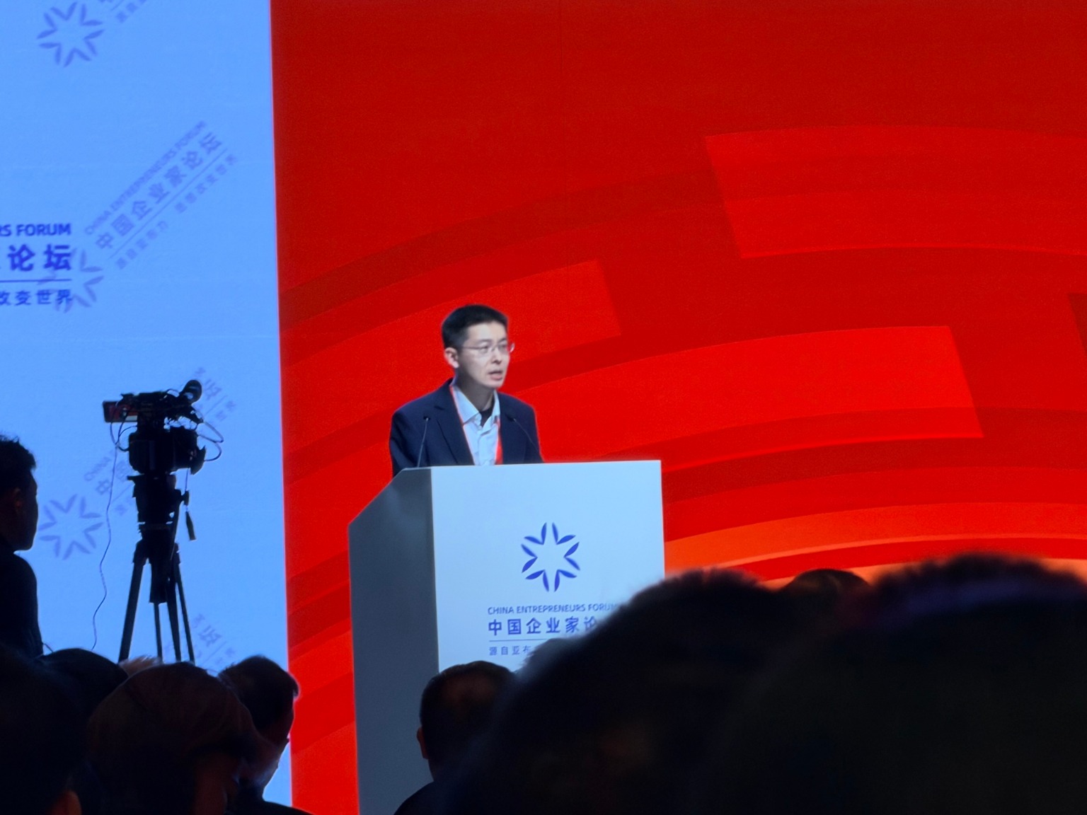 宇树科技独创人王兴兴：预计本年呆板人应该会跑的比人还快 比飞人博尔特更快 ...