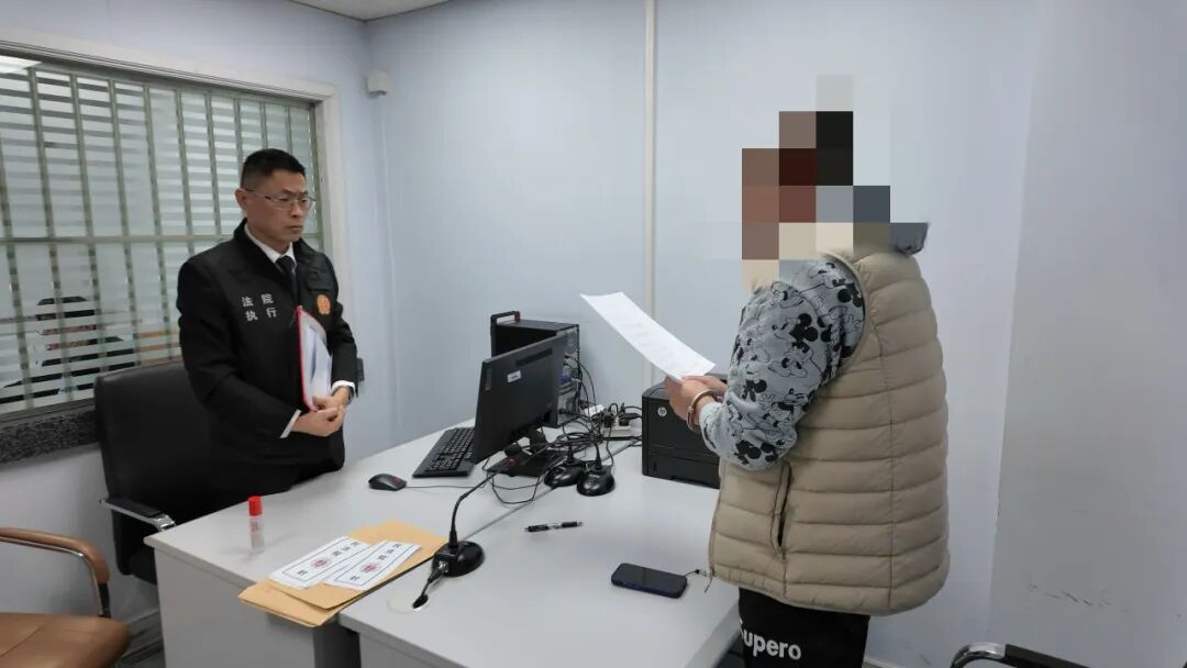多次违规飞出国？宝贵赛鸽直播卖？黄浦法院分散执行直击违反限高令现场！ ...